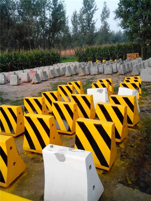 新泰交地交通設施 道路水泥隔離墩的專業供應商